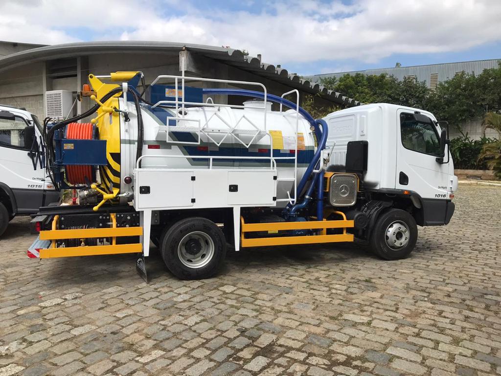 Locação de caminhão de hidrojateamento combinado com sucção a vácuo